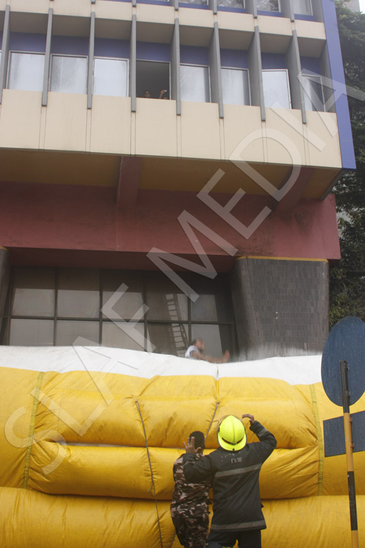 SLAF FIRE FIGHTගුවන් හමුදා ගිණි නිවීමේ ඒකකය ගිණි නිවීමේ පුහුණු සරඹයක් සාර්ථකව නිමකරයි SLAF FIRE FIGHTගුවන් හමුදා ගිණි නිවීමේ ඒකකය ගිණි නිවීමේ පුහුණු සරඹයක් සාර්ථකව නිමකරයි
