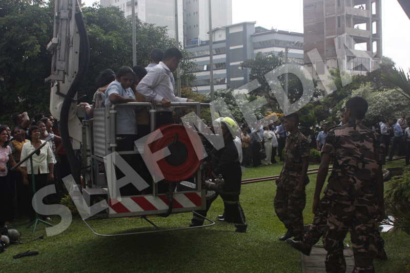SLAF FIRE FIGHTගුවන් හමුදා ගිණි නිවීමේ ඒකකය ගිණි නිවීමේ පුහුණු සරඹයක් සාර්ථකව නිමකරයි SLAF FIRE FIGHTගුවන් හමුදා ගිණි නිවීමේ ඒකකය ගිණි නිවීමේ පුහුණු සරඹයක් සාර්ථකව නිමකරයි