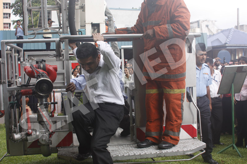 SLAF FIRE FIGHTගුවන් හමුදා ගිණි නිවීමේ ඒකකය ගිණි නිවීමේ පුහුණු සරඹයක් සාර්ථකව නිමකරයි SLAF FIRE FIGHTගුවන් හමුදා ගිණි නිවීමේ ඒකකය ගිණි නිවීමේ පුහුණු සරඹයක් සාර්ථකව නිමකරයි