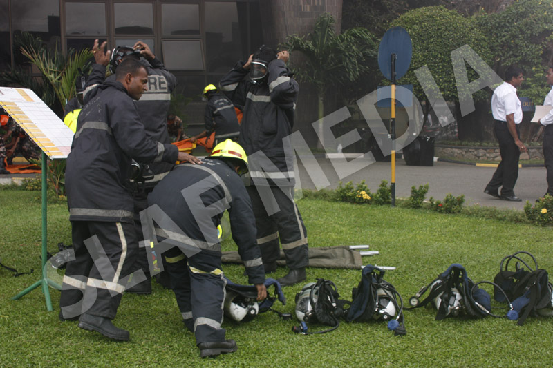 SLAF FIRE FIGHTගුවන් හමුදා ගිණි නිවීමේ ඒකකය ගිණි නිවීමේ පුහුණු සරඹයක් සාර්ථකව නිමකරයි SLAF FIRE FIGHTගුවන් හමුදා ගිණි නිවීමේ ඒකකය ගිණි නිවීමේ පුහුණු සරඹයක් සාර්ථකව නිමකරයි