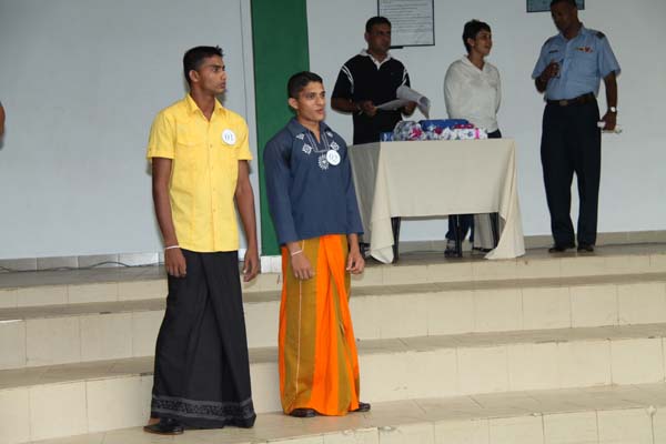 කොළඹ කදවුරේ බක් මහ උළෙල මහත් ඉහලින් කොළඹ කදවුරේ බක් මහ උළෙල මහත් ඉහලින්