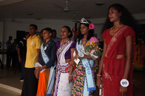 කොළඹ කදවුරේ බක් මහ උළෙල මහත් ඉහලින් කොළඹ කදවුරේ බක් මහ උළෙල මහත් ඉහලින්
