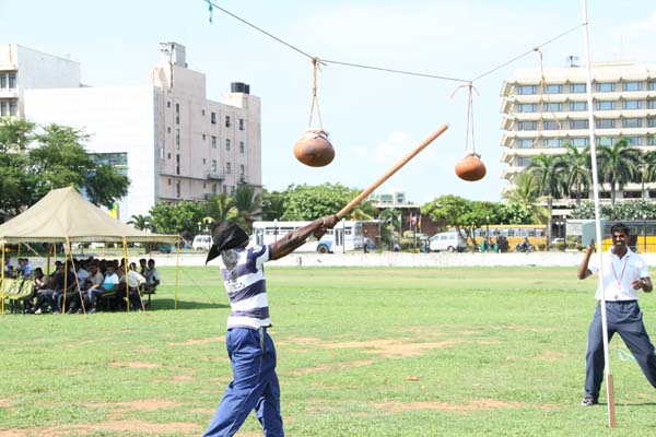 කොළඹ කදවුරේ බක් මහ උළෙල මහත් ඉහලින් කොළඹ කදවුරේ බක් මහ උළෙල මහත් ඉහලින්