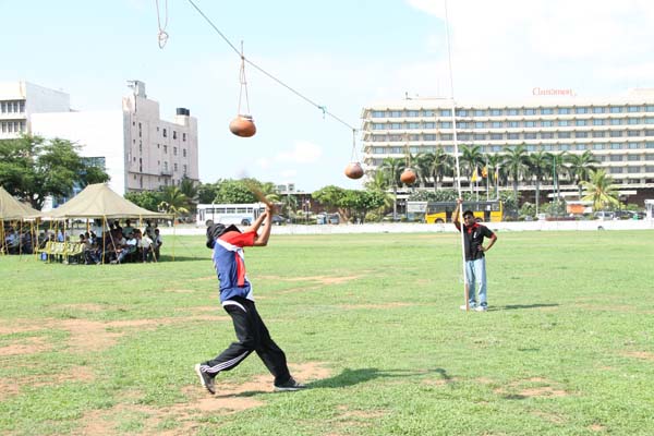 කොළඹ කදවුරේ බක් මහ උළෙල මහත් ඉහලින් කොළඹ කදවුරේ බක් මහ උළෙල මහත් ඉහලින්