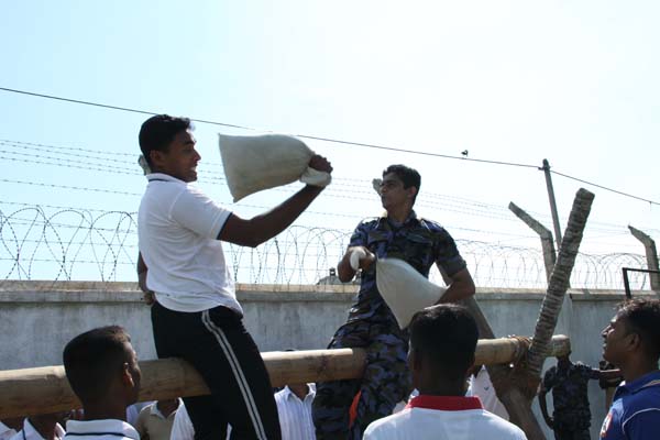 කොළඹ කදවුරේ බක් මහ උළෙල මහත් ඉහලින් කොළඹ කදවුරේ බක් මහ උළෙල මහත් ඉහලින්