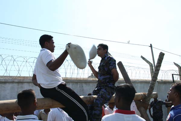 කොළඹ කදවුරේ බක් මහ උළෙල මහත් ඉහලින් කොළඹ කදවුරේ බක් මහ උළෙල මහත් ඉහලින්