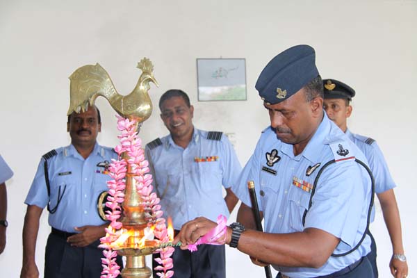 කොළඹ කදවුරේ බක් මහ උළෙල මහත් ඉහලින් කොළඹ කදවුරේ බක් මහ උළෙල මහත් ඉහලින්