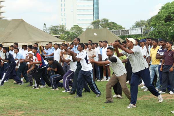 කොළඹ කදවුරේ බක් මහ උළෙල මහත් ඉහලින් කොළඹ කදවුරේ බක් මහ උළෙල මහත් ඉහලින්