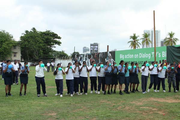 කොළඹ කදවුරේ බක් මහ උළෙල මහත් ඉහලින් කොළඹ කදවුරේ බක් මහ උළෙල මහත් ඉහලින්