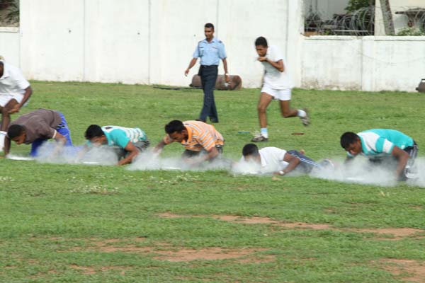 කොළඹ කදවුරේ බක් මහ උළෙල මහත් ඉහලින් කොළඹ කදවුරේ බක් මහ උළෙල මහත් ඉහලින්