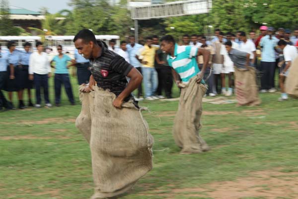 SLAF Station Colombo ‘Bak Maha Ulela’ 2010 SLAF Station Colombo ‘Bak Maha Ulela’ 2010