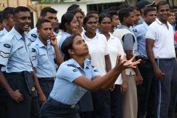 කොළඹ කදවුරේ බක් මහ උළෙල මහත් ඉහලින් කොළඹ කදවුරේ බක් මහ උළෙල මහත් ඉහලින්