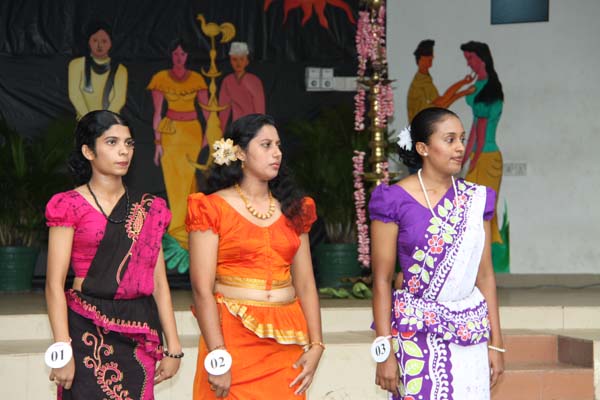 කොළඹ කදවුරේ බක් මහ උළෙල මහත් ඉහලින් කොළඹ කදවුරේ බක් මහ උළෙල මහත් ඉහලින්