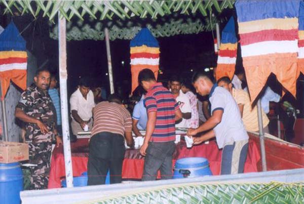 ඒකල කදවුර වෙසක් සිරියෙන් බබළයි ඒකල කදවුර වෙසක් සිරියෙන් බබළයි