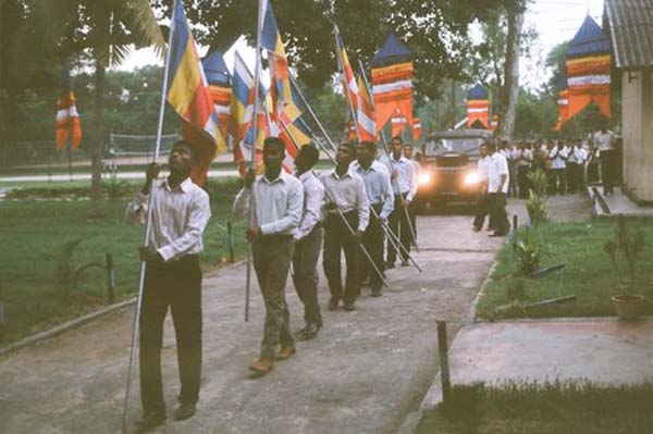 ඒකල කදවුර වෙසක් සිරියෙන් බබළයි ඒකල කදවුර වෙසක් සිරියෙන් බබළයි