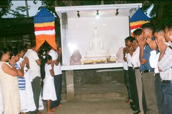 ඒකල කදවුර වෙසක් සිරියෙන් බබළයි ඒකල කදවුර වෙසක් සිරියෙන් බබළයි