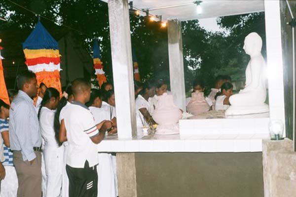 ඒකල කදවුර වෙසක් සිරියෙන් බබළයි ඒකල කදවුර වෙසක් සිරියෙන් බබළයි