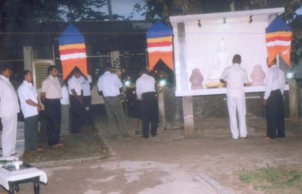 ඒකල කදවුර වෙසක් සිරියෙන් බබළයි ඒකල කදවුර වෙසක් සිරියෙන් බබළයි