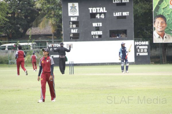 Unbeaten Airwomen Became The Premier League Champions 2011