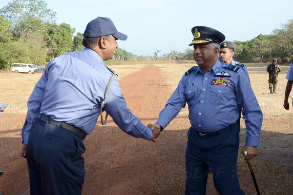 Commander Visits Sri Lanka Air Force Regiment Training School, Vanni