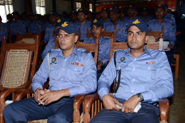 Commander Visits Sri Lanka Air Force Regiment Training School, Vanni