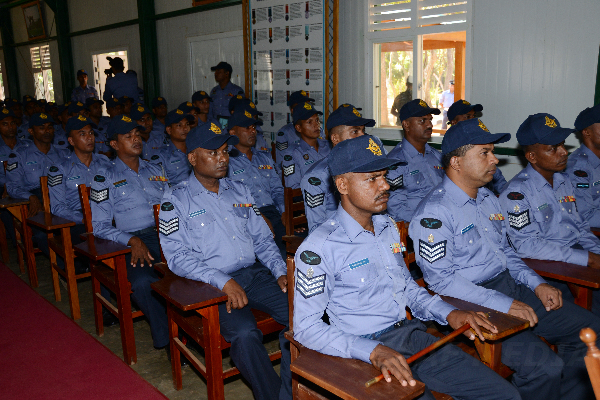 Commander Visits Sri Lanka Air Force Regiment Training School, Vanni