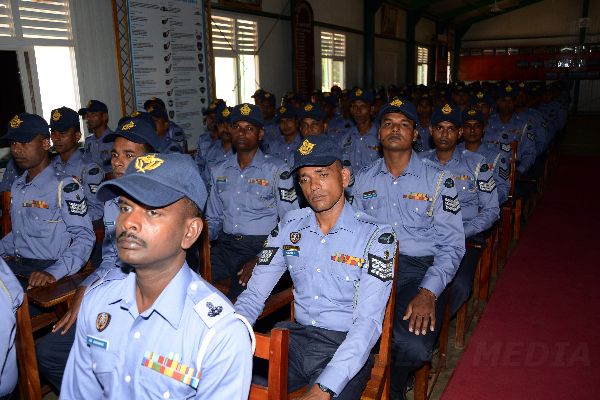 Commander Visits Sri Lanka Air Force Regiment Training School, Vanni