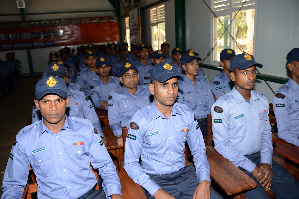 Commander Visits Sri Lanka Air Force Regiment Training School, Vanni