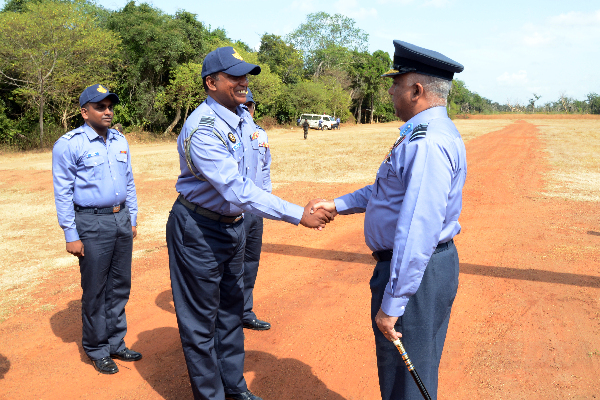 Commander Visits Sri Lanka Air Force Regiment Training School, Vanni