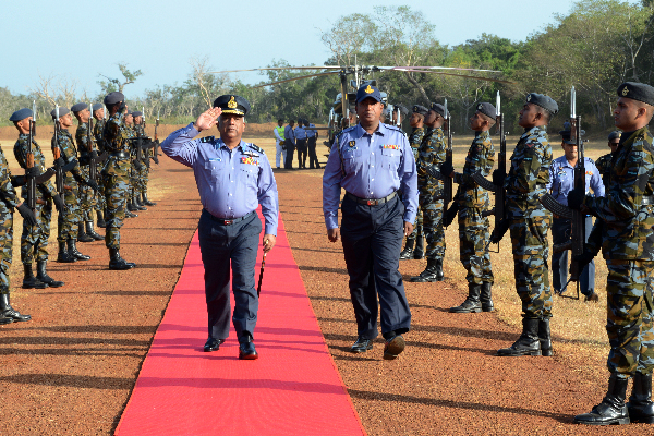 Commander Visits Sri Lanka Air Force Regiment Training School, Vanni