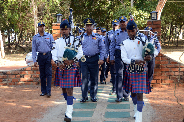 Commander Visits Sri Lanka Air Force Regiment Training School, Vanni
