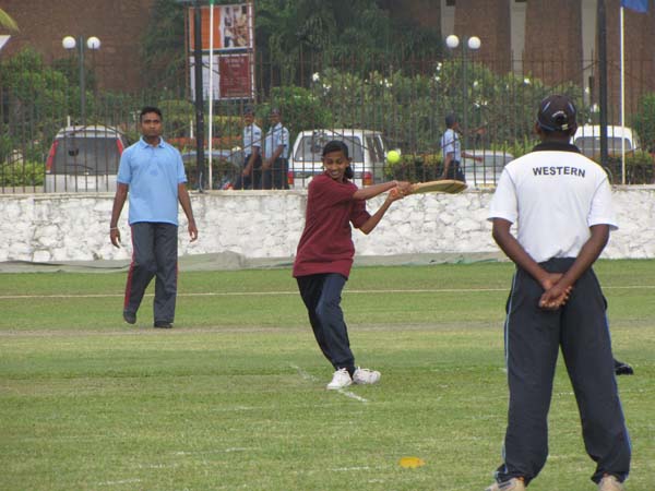 ශ්රි ලංකා ගුවන් හමුදව කොළඹ බළලත් නිළධාරි සහ සැරයන් නිවස්නයේ නිවාසන්තර ක්රිඩා උළෙල 2009 ශ්රි ලංකා ගුවන් හමුදව කොළඹ බළලත් නිළධාරි සහ සැරයන් නිවස්නයේ නිවාසන්තර ක්රිඩා උළෙල 2009