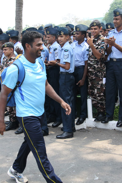 ගුවන් හමුදා උණුසුම් හරසර මධ්යයේ ශ්රී ලංකා ක්රිකට් කණුඩායම
හම්බන්තොට බලා ගුවනින් පිටත්වේ