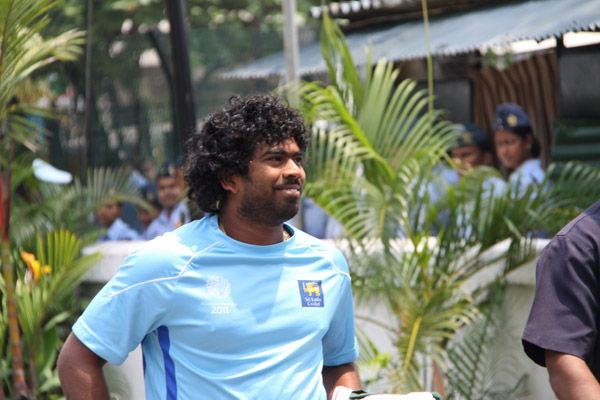 ගුවන් හමුදා උණුසුම් හරසර මධ්යයේ ශ්රී ලංකා ක්රිකට් කණුඩායම
හම්බන්තොට බලා ගුවනින් පිටත්වේ