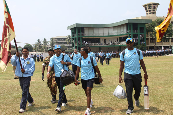 ගුවන් හමුදා උණුසුම් හරසර මධ්යයේ ශ්රී ලංකා ක්රිකට් කණුඩායම
හම්බන්තොට බලා ගුවනින් පිටත්වේ