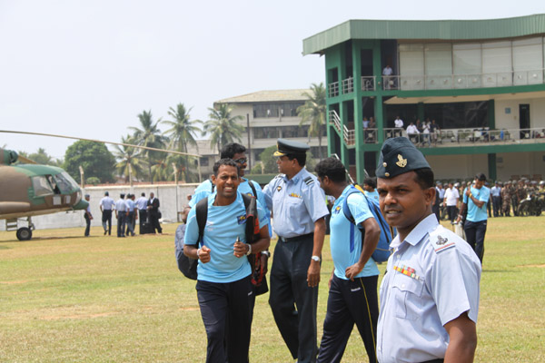ගුවන් හමුදා උණුසුම් හරසර මධ්යයේ ශ්රී ලංකා ක්රිකට් කණුඩායම
හම්බන්තොට බලා ගුවනින් පිටත්වේ