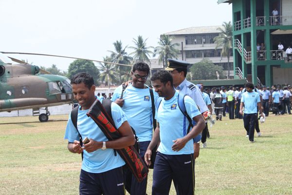 ගුවන් හමුදා උණුසුම් හරසර මධ්යයේ ශ්රී ලංකා ක්රිකට් කණුඩායම
හම්බන්තොට බලා ගුවනින් පිටත්වේ