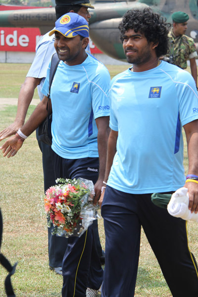 ගුවන් හමුදා උණුසුම් හරසර මධ්යයේ ශ්රී ලංකා ක්රිකට් කණුඩායම
හම්බන්තොට බලා ගුවනින් පිටත්වේ