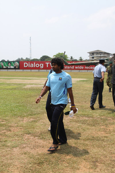 ගුවන් හමුදා උණුසුම් හරසර මධ්යයේ ශ්රී ලංකා ක්රිකට් කණුඩායම
හම්බන්තොට බලා ගුවනින් පිටත්වේ
