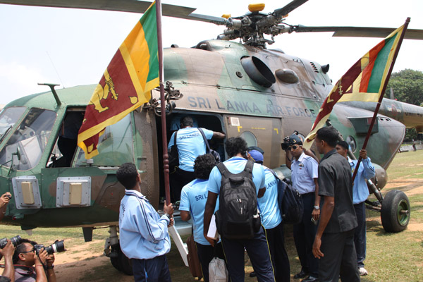 ගුවන් හමුදා උණුසුම් හරසර මධ්යයේ ශ්රී ලංකා ක්රිකට් කණුඩායම
හම්බන්තොට බලා ගුවනින් පිටත්වේ