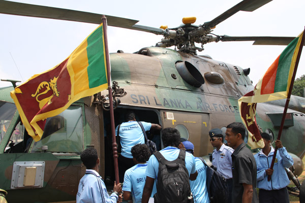 ගුවන් හමුදා උණුසුම් හරසර මධ්යයේ ශ්රී ලංකා ක්රිකට් කණුඩායම
හම්බන්තොට බලා ගුවනින් පිටත්වේ