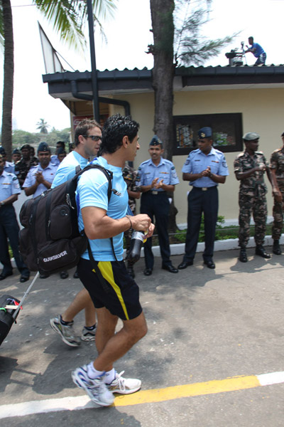 ගුවන් හමුදා උණුසුම් හරසර මධ්යයේ ශ්රී ලංකා ක්රිකට් කණුඩායම
හම්බන්තොට බලා ගුවනින් පිටත්වේ
