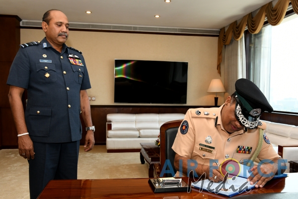 Commandant of the Special Task Force Calls on Commander
