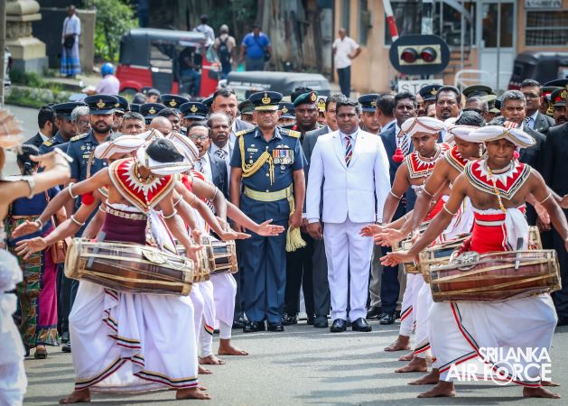ST. SYLVESTER'S COLLEGE FELICITATES THE COMMANDER OF THE AIR FORCE