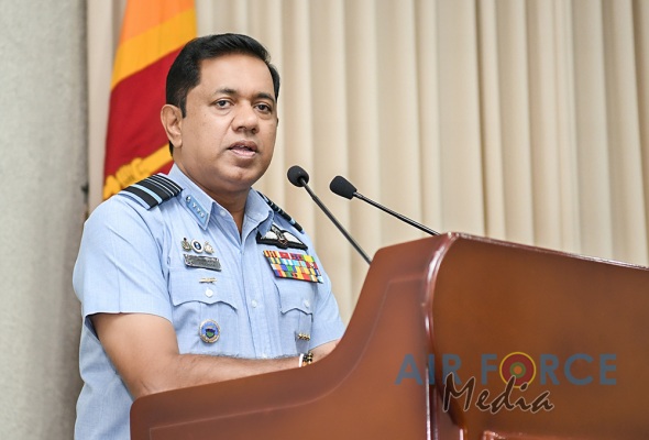 NEWLY ENLISTED STUDENT OFFICERS TAKE OATHS