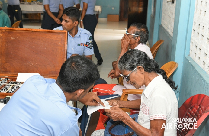 SLAF SEVA VANITHA UNIT ORGANIZES EYE CLINIC AT NAMAL POKUNA TEMPLE BENEFITING OVER 500 INDIVIDUALS