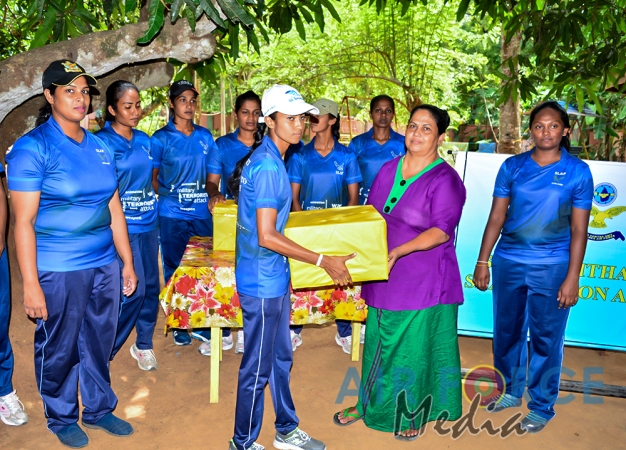 Seva Vanitha Unit of Ampara Makes Donation