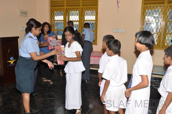 ගුවන් හමුදා සේවා වනිතා ඒකකය ලෝක ලමා දිනය සමරයි