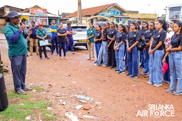 SEVA VANITHA UNIT OF SLAF BASE KATUNAYAKE CONDUCTS BEACH CLEANUP PROGRAMME AT BROWNS BEACH