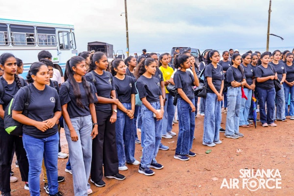 SEVA VANITHA UNIT OF SLAF BASE KATUNAYAKE CONDUCTS BEACH CLEANUP PROGRAMME AT BROWNS BEACH
